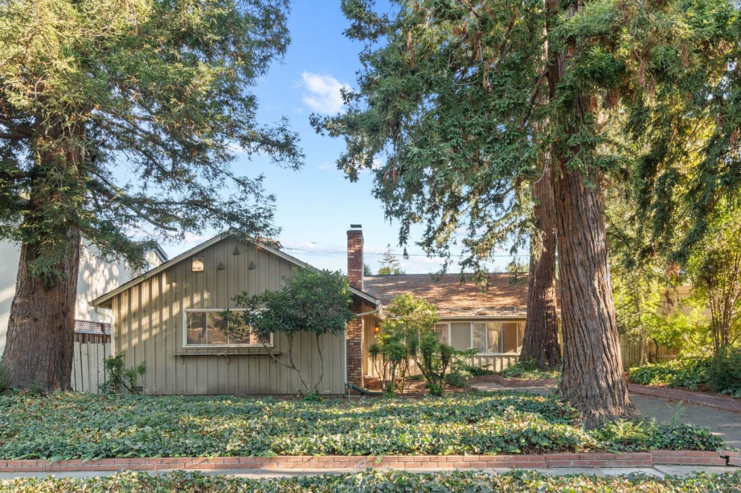 2032 Lynwood TER