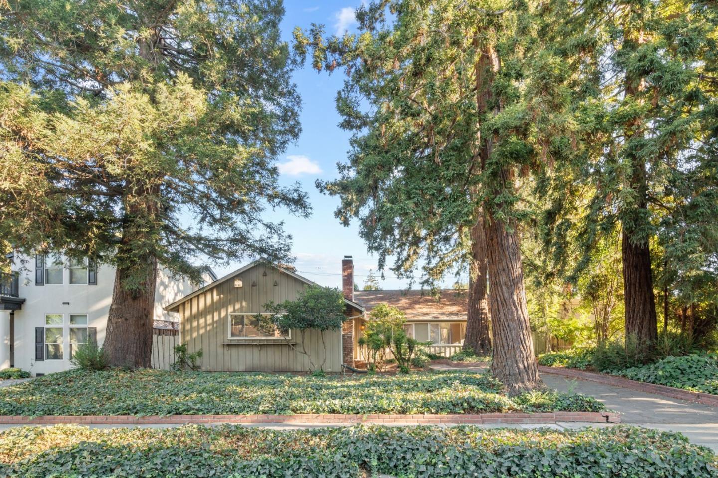 2032 Lynwood TER