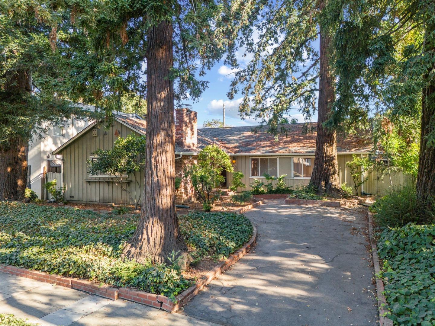 2032 Lynwood TER
