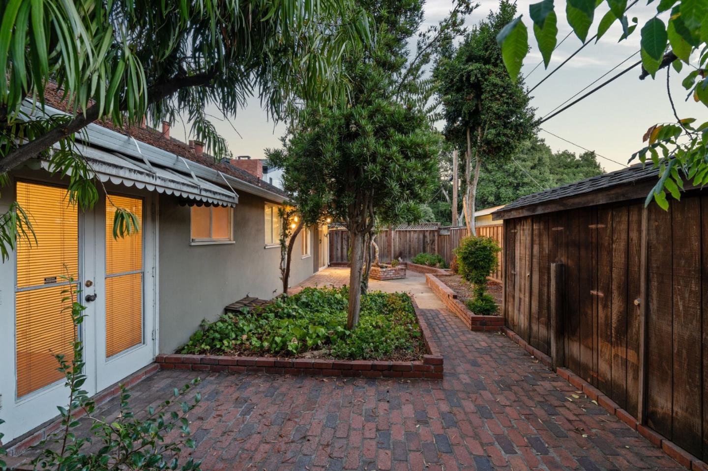 2032 Lynwood TER
