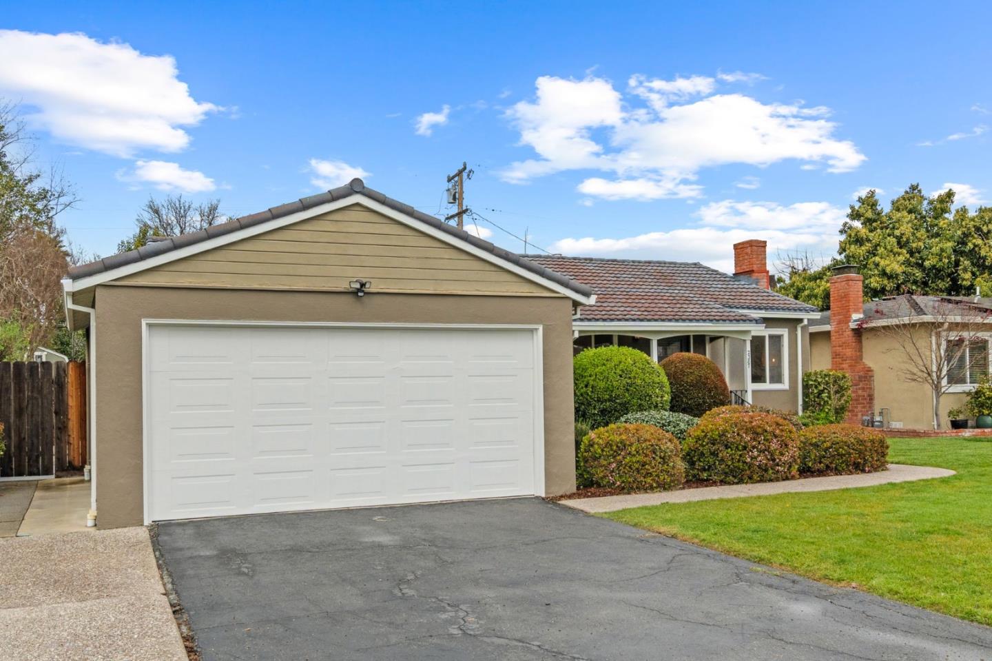 2387 Cory AVE