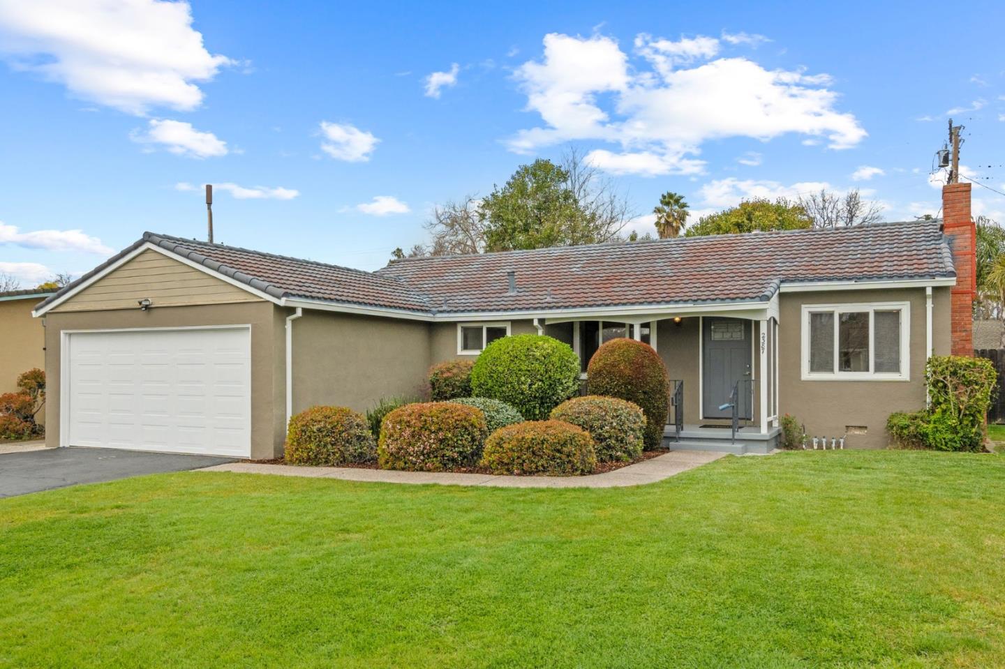 2387 Cory AVE