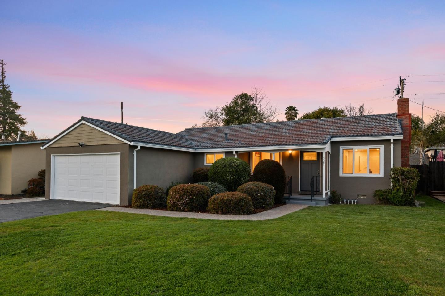 2387 Cory AVE