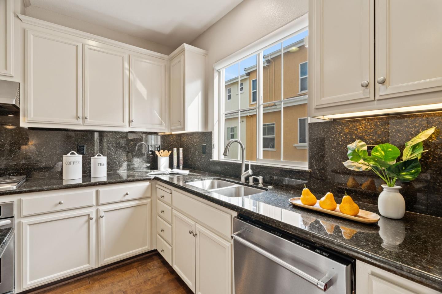 1938 Hillebrant Place