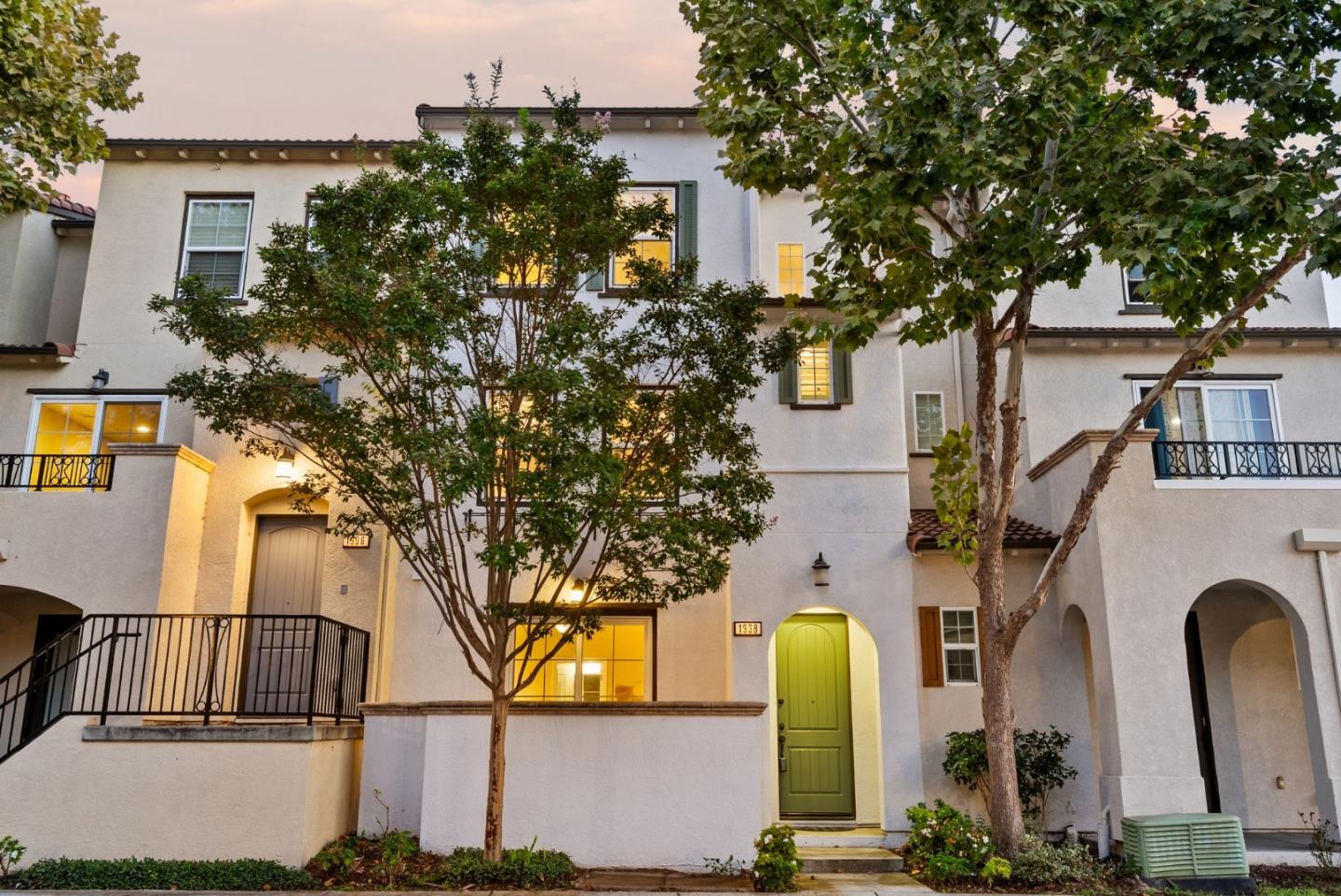 1938 Hillebrant Place