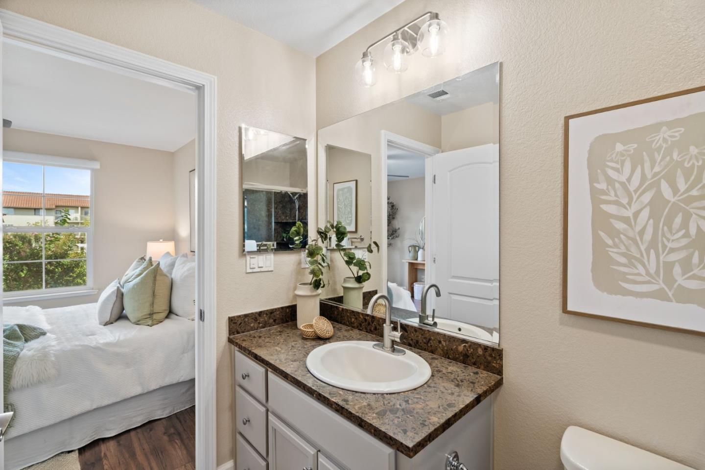 1938 Hillebrant Place