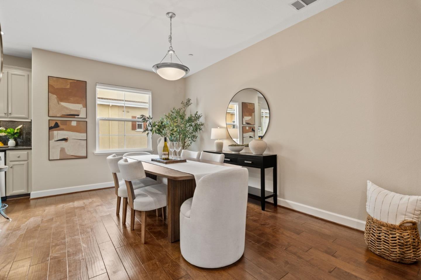 1938 Hillebrant Place