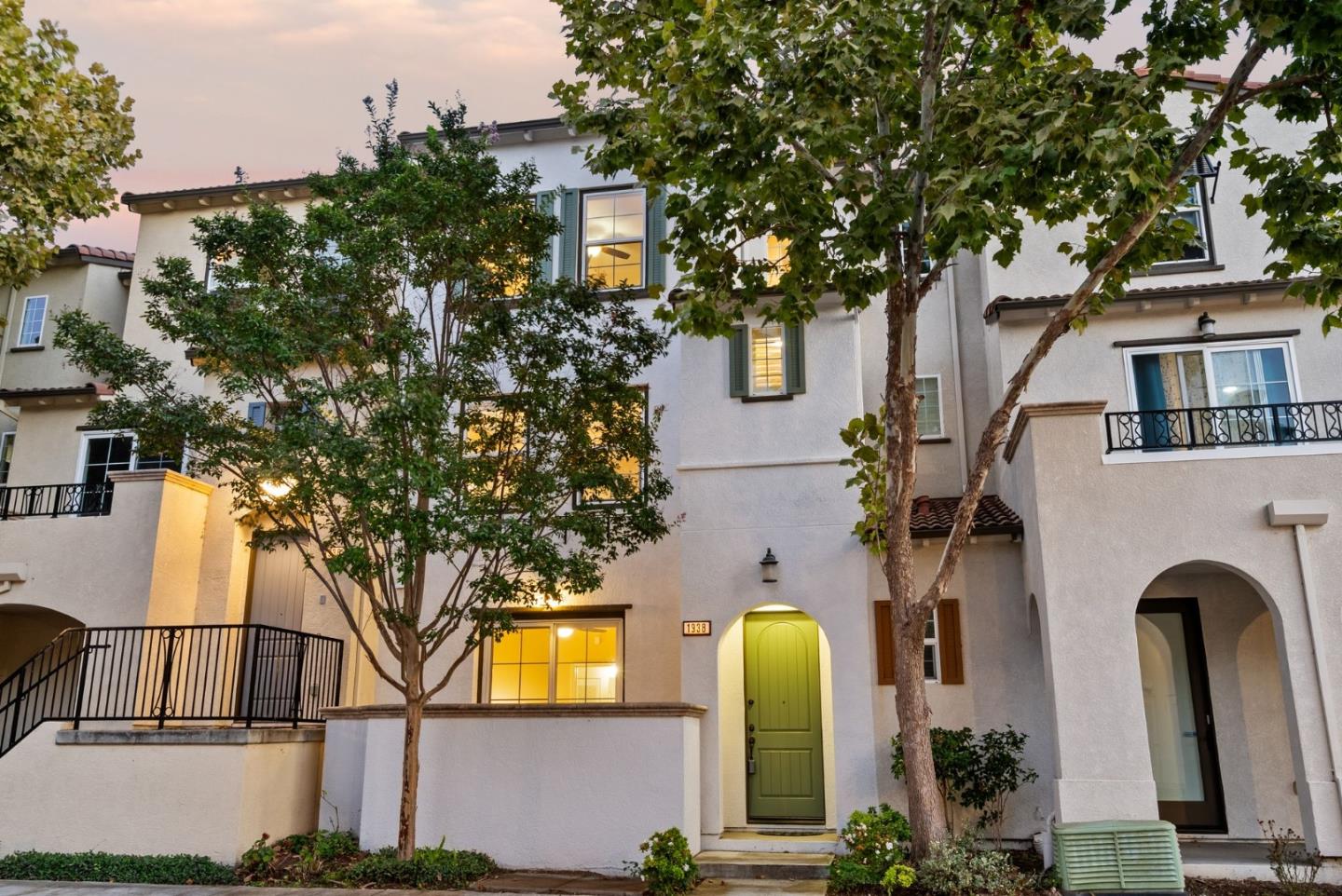 1938 Hillebrant Place