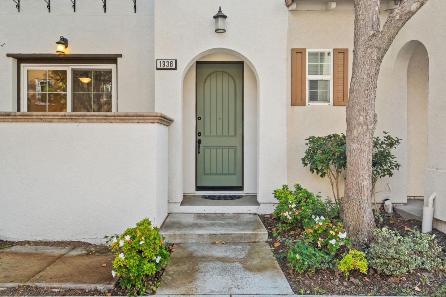 1938 Hillebrant Place