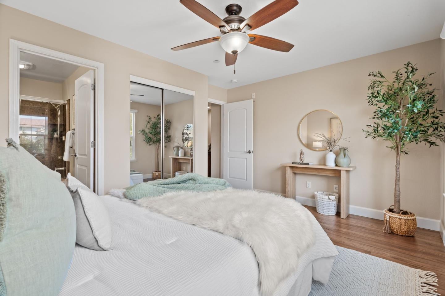 1938 Hillebrant Place