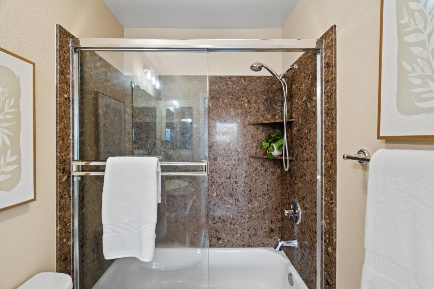 1938 Hillebrant Place