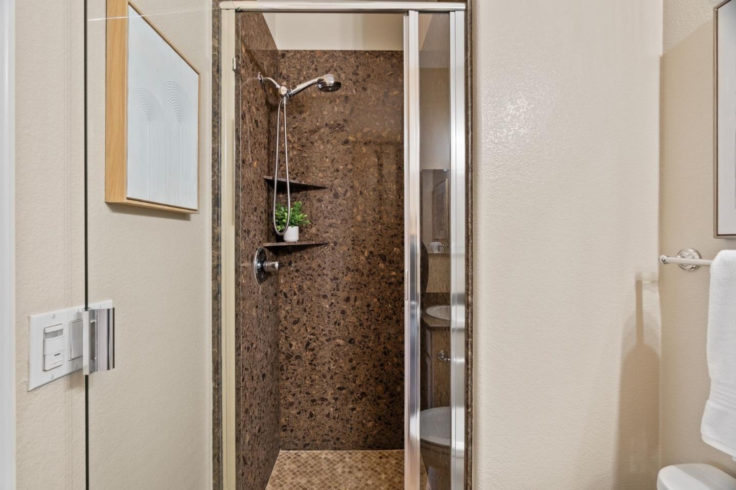 1938 Hillebrant Place