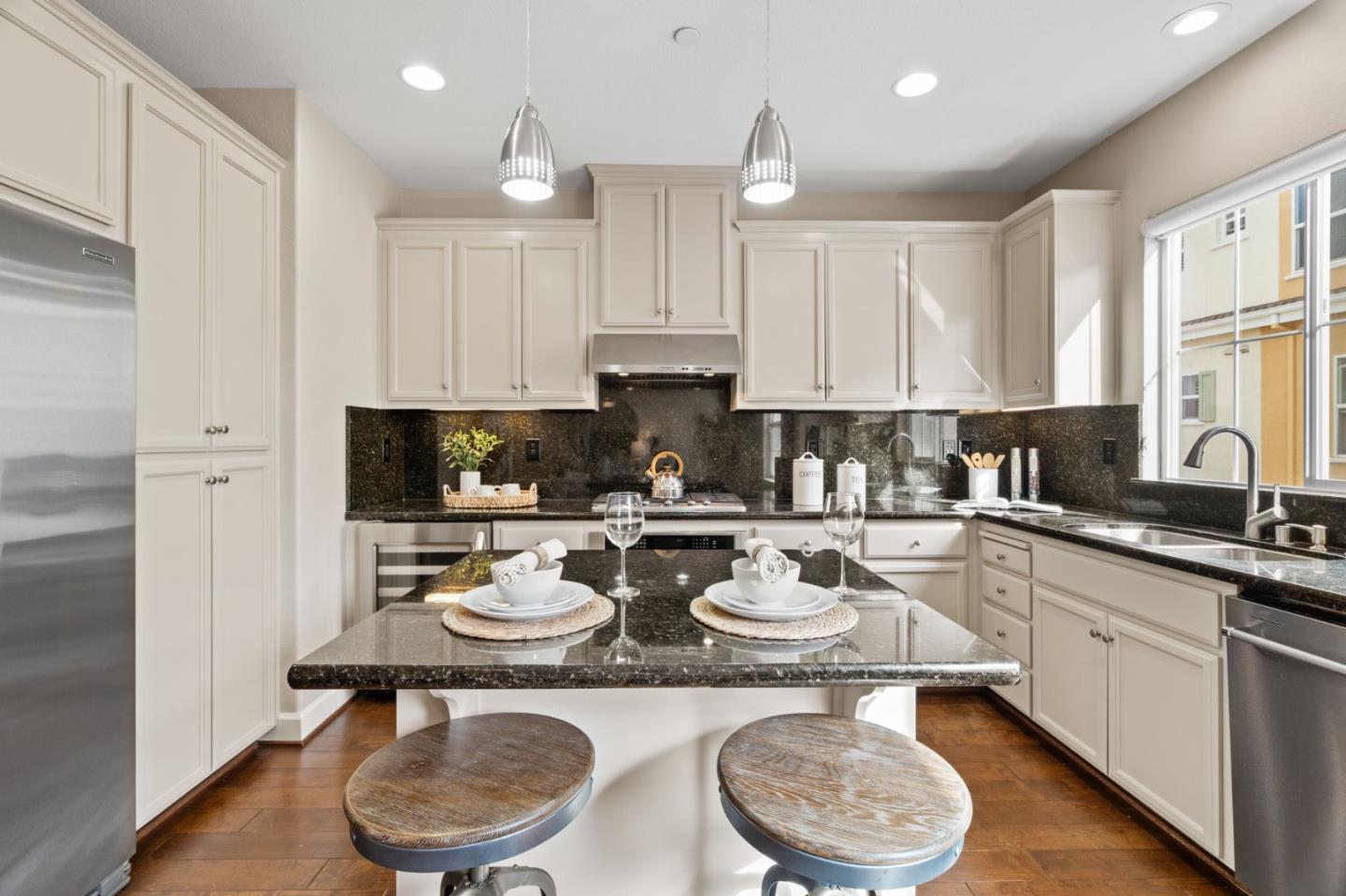 1938 Hillebrant Place