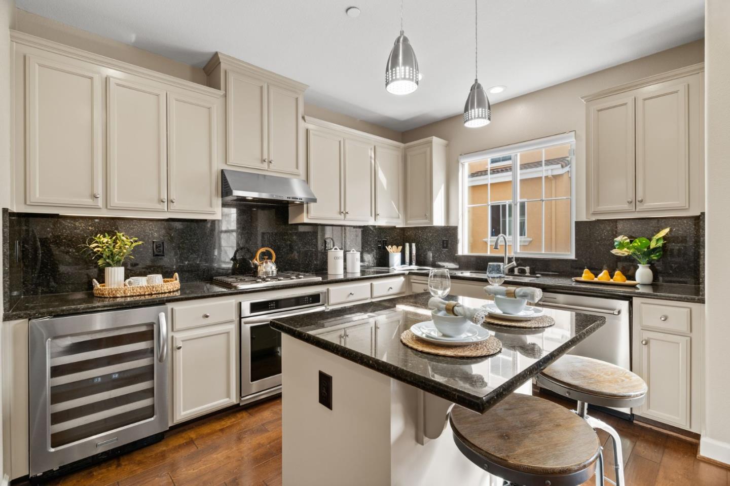 1938 Hillebrant Place