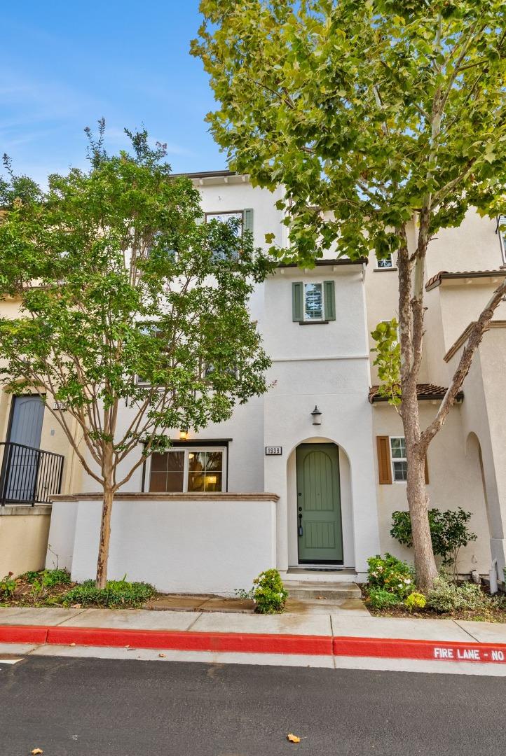 1938 Hillebrant Place