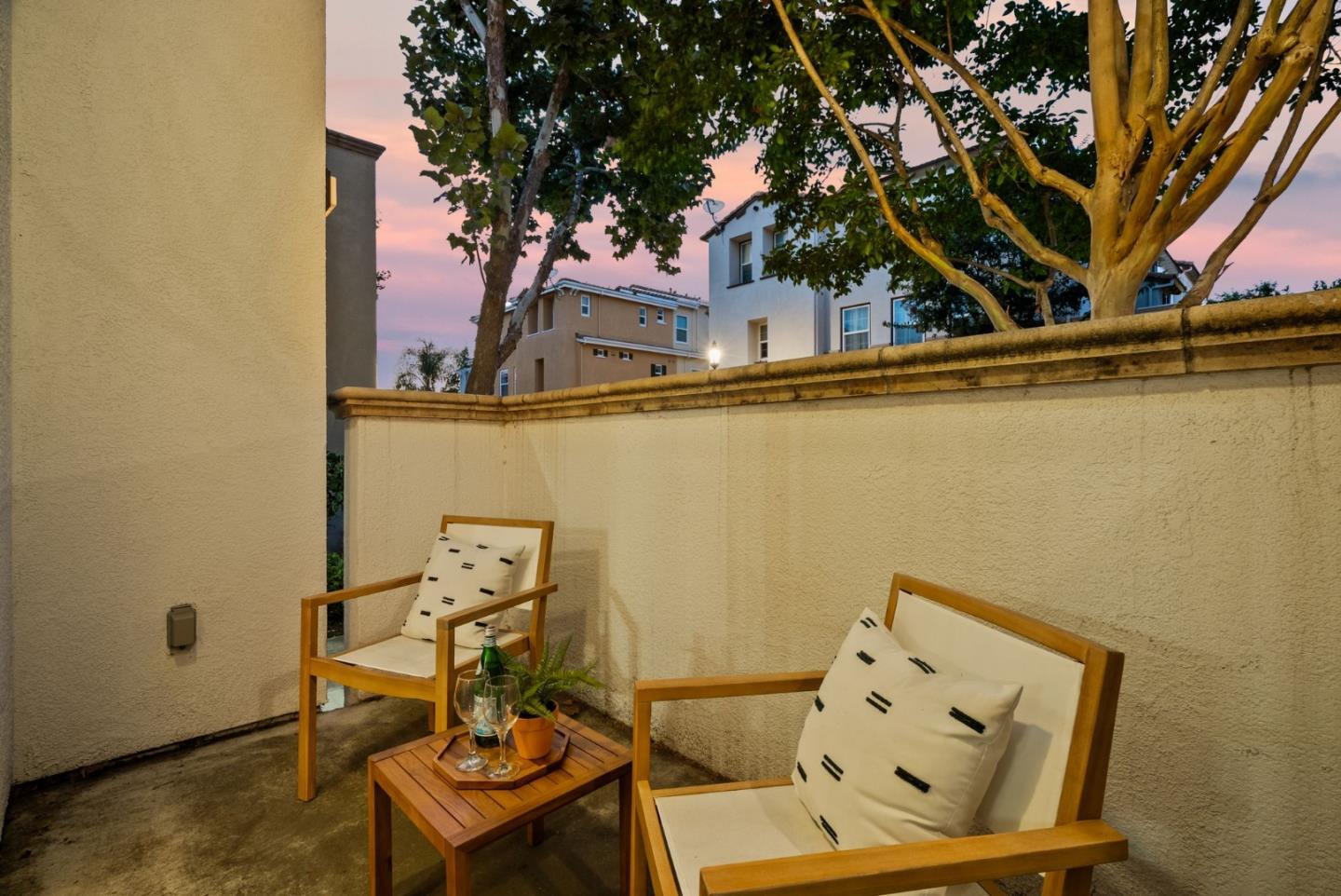 1938 Hillebrant Place