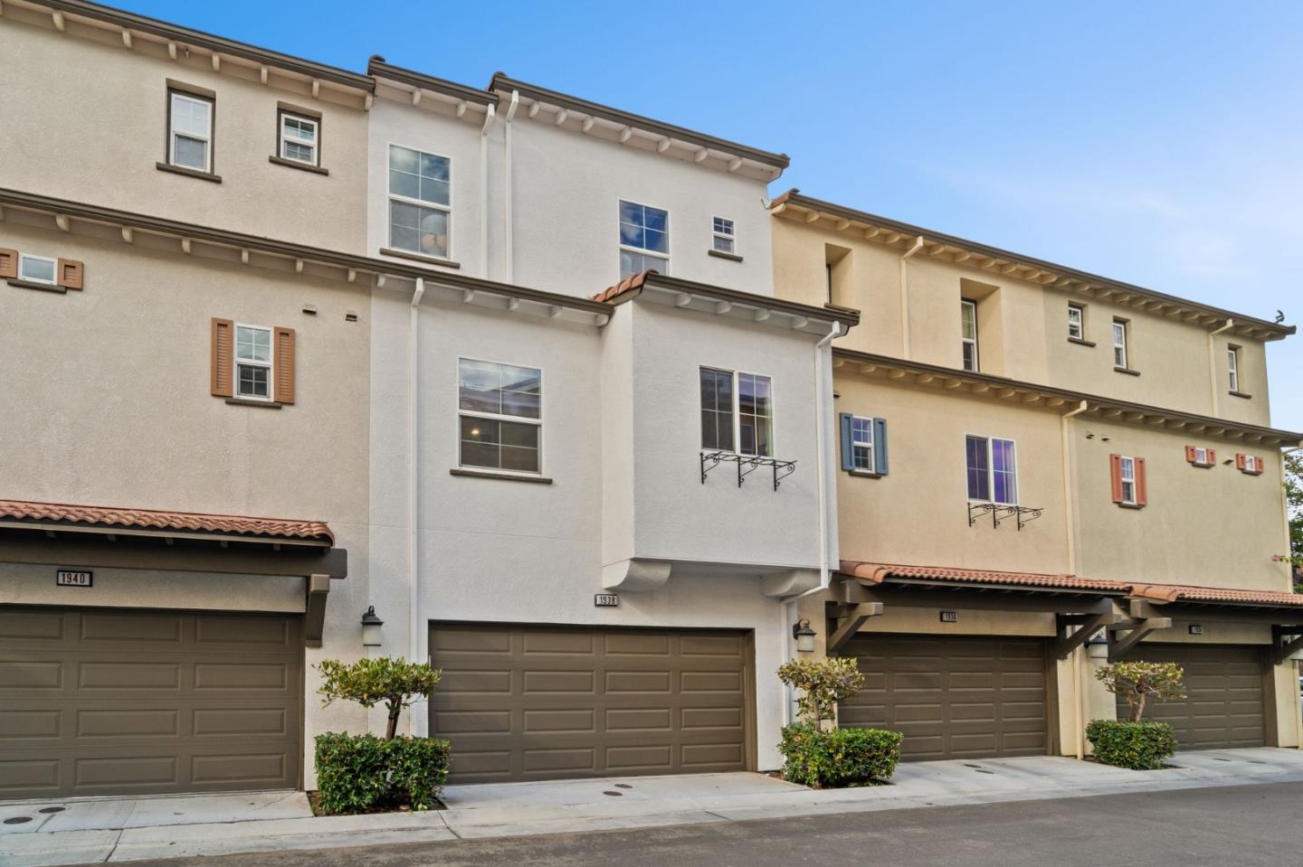 1938 Hillebrant Place