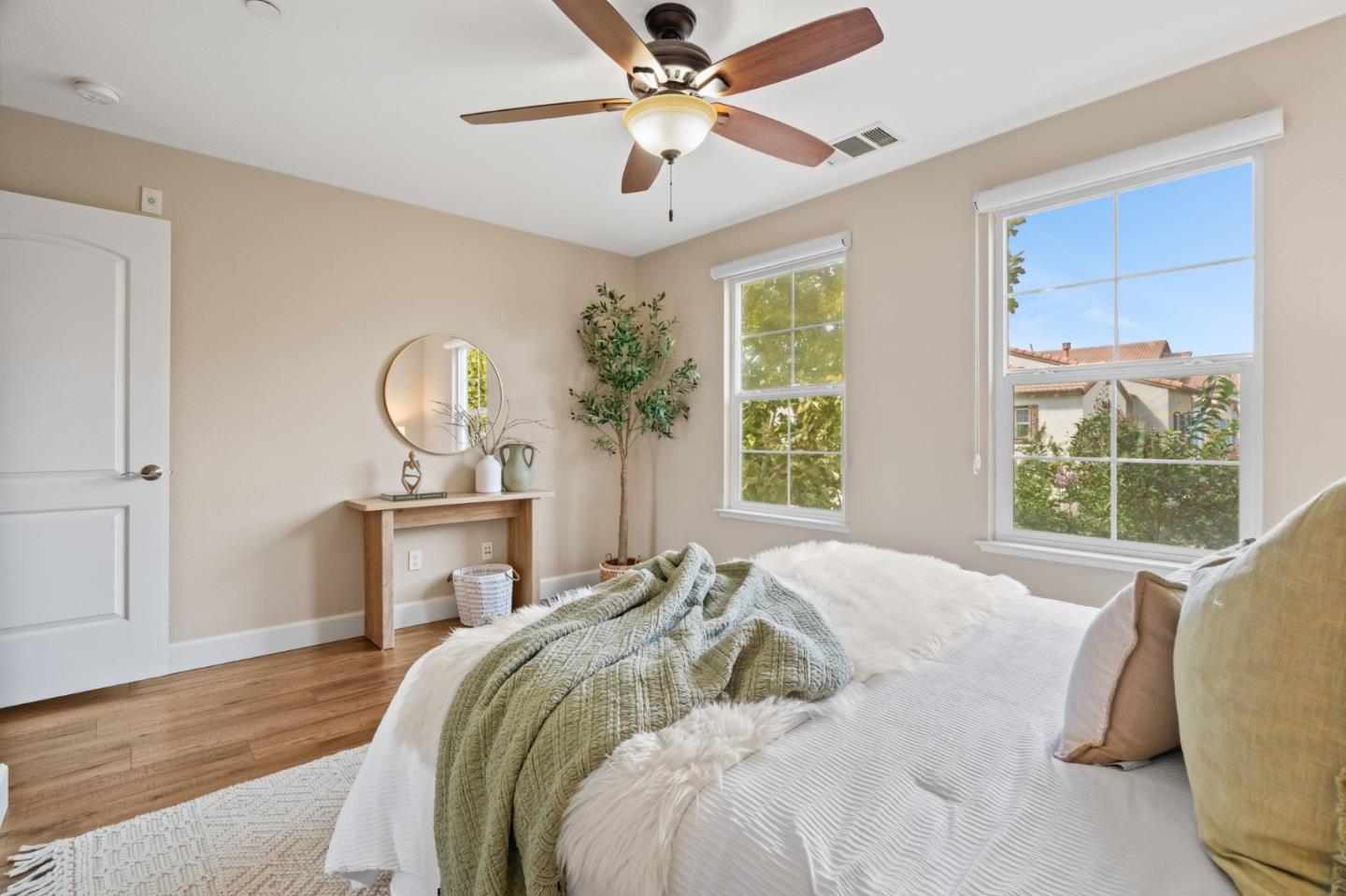 1938 Hillebrant Place