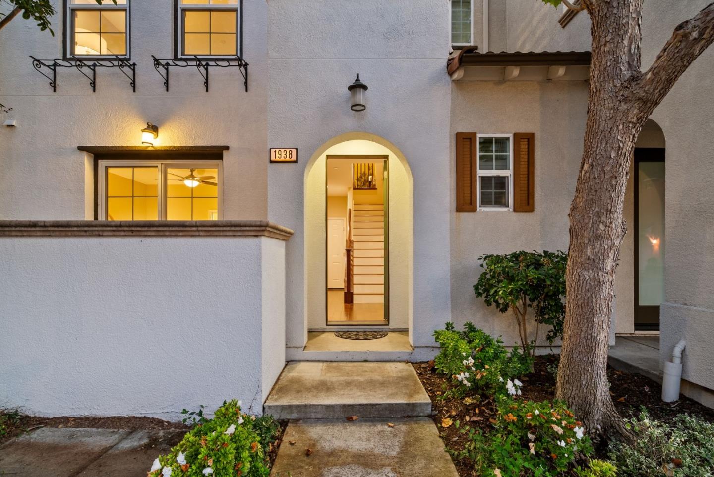 1938 Hillebrant Place