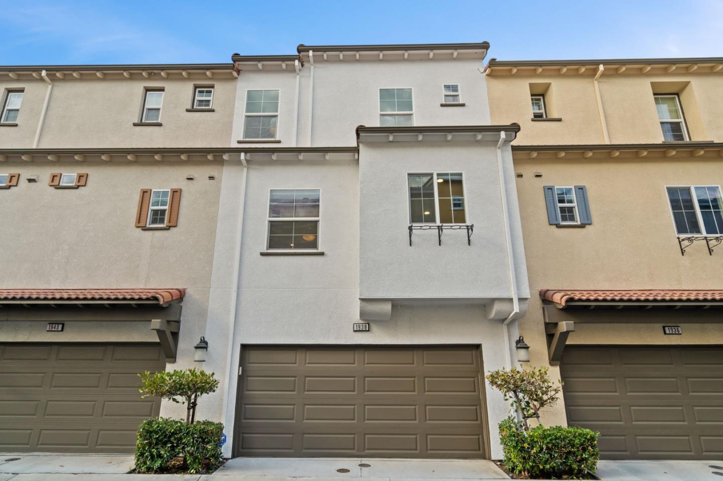 1938 Hillebrant Place