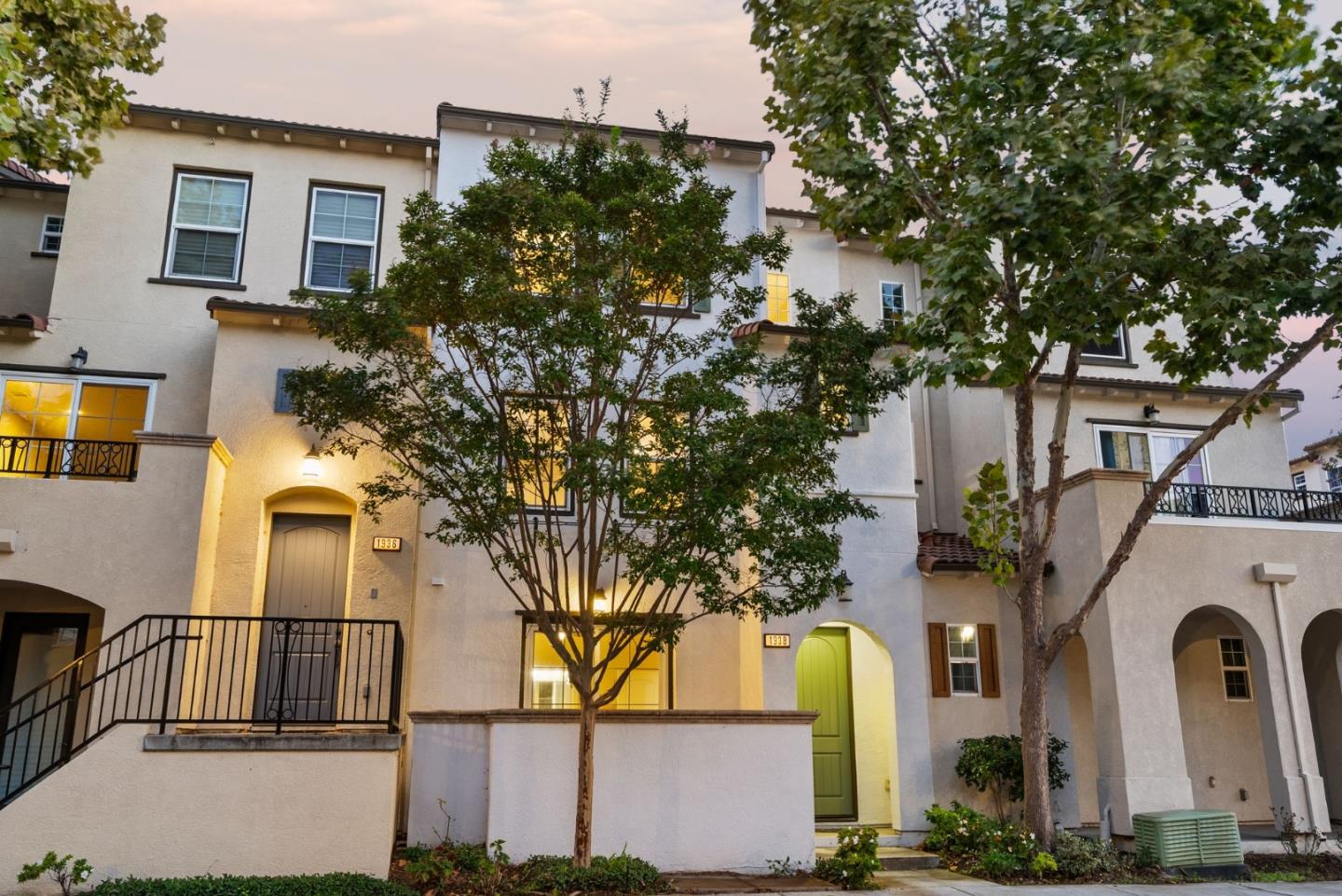 1938 Hillebrant Place