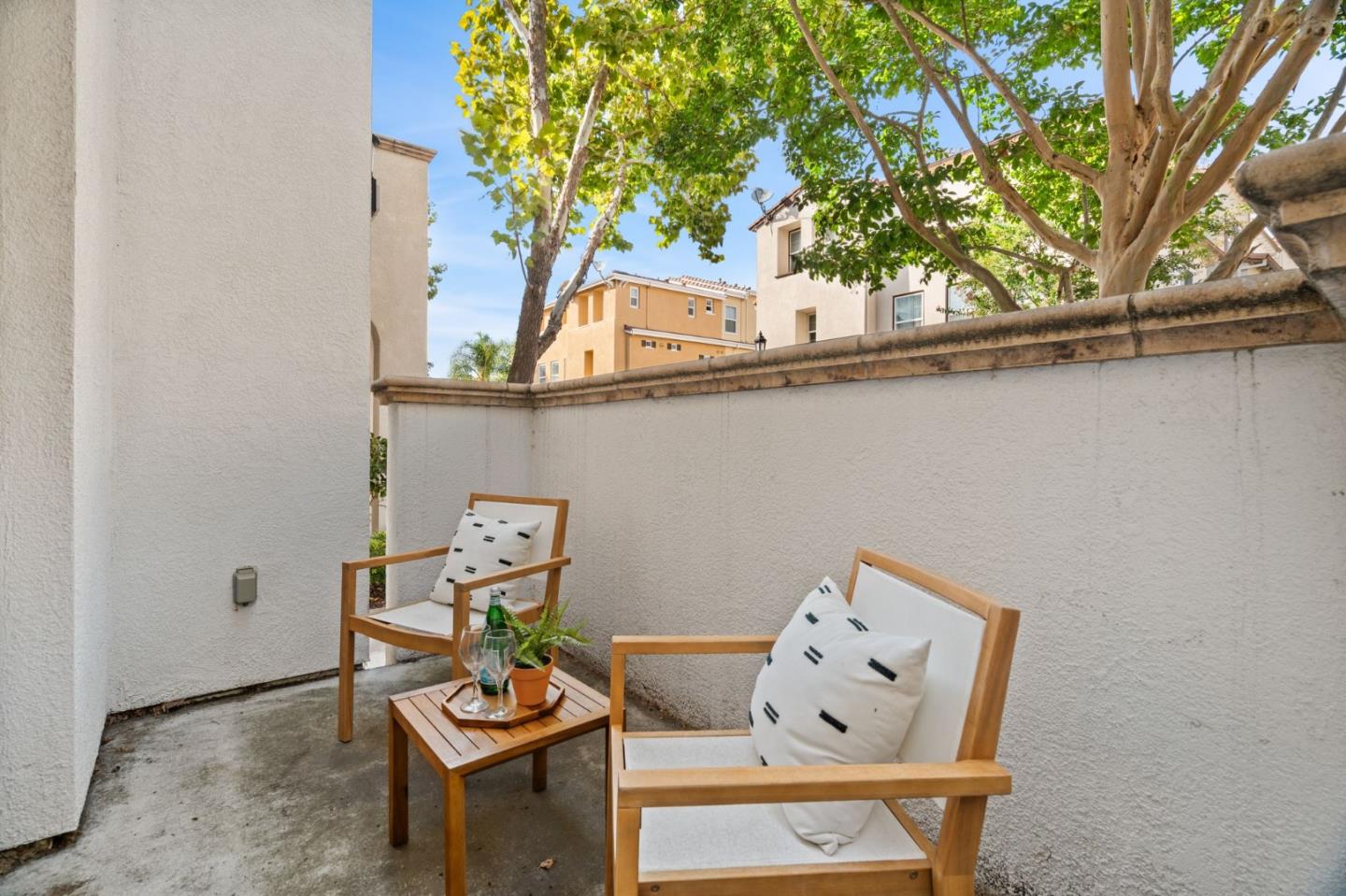 1938 Hillebrant Place