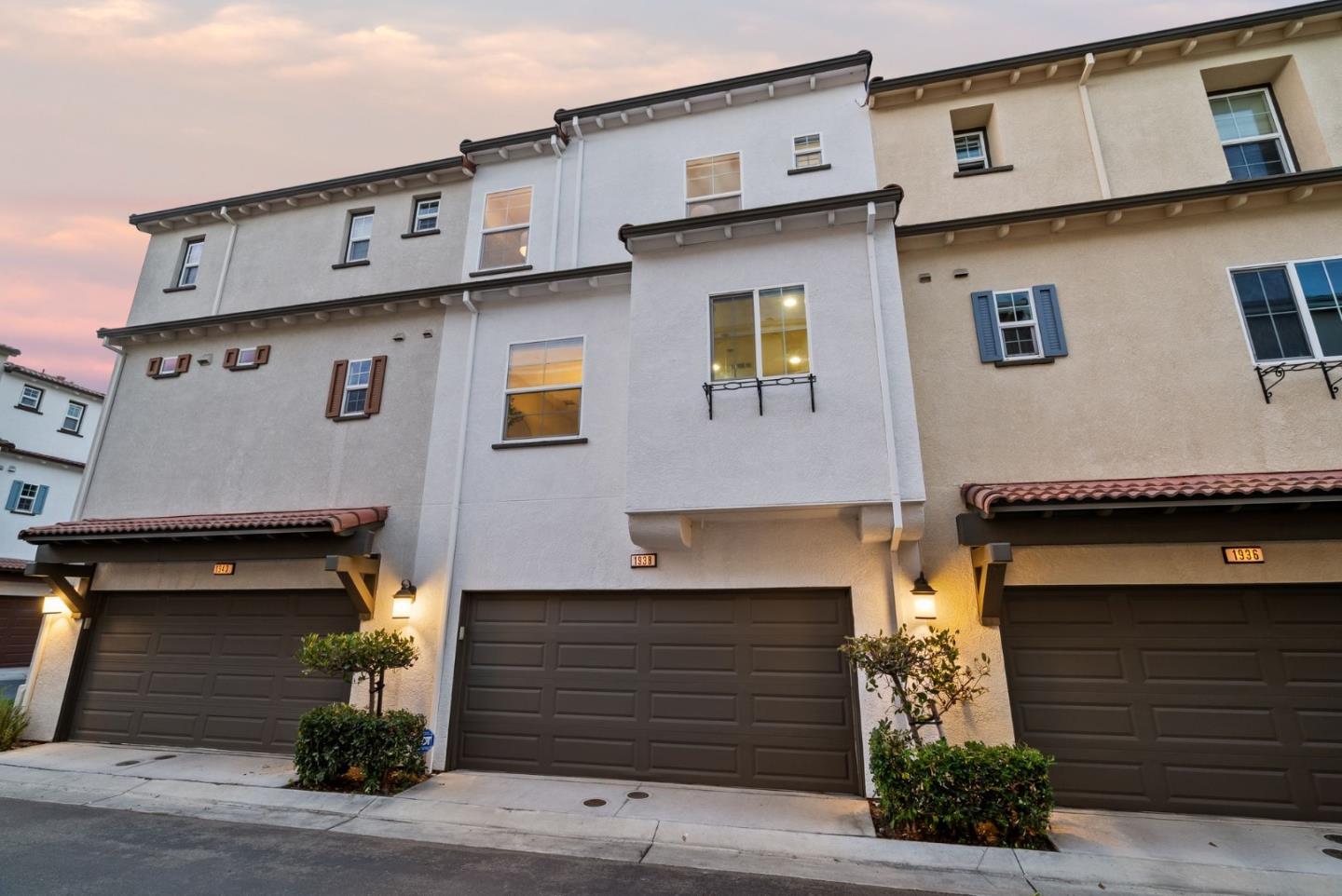 1938 Hillebrant Place