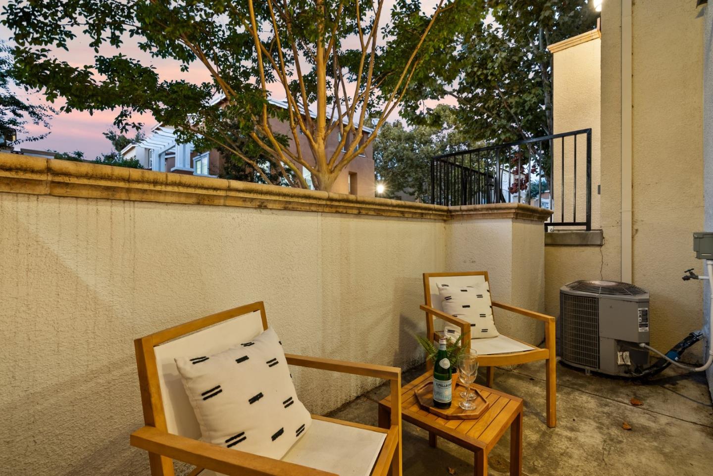 1938 Hillebrant Place