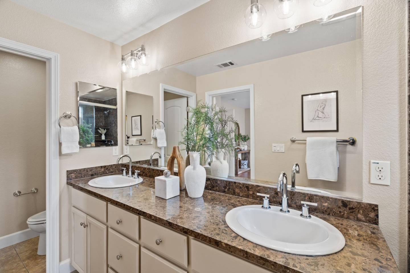 1938 Hillebrant Place