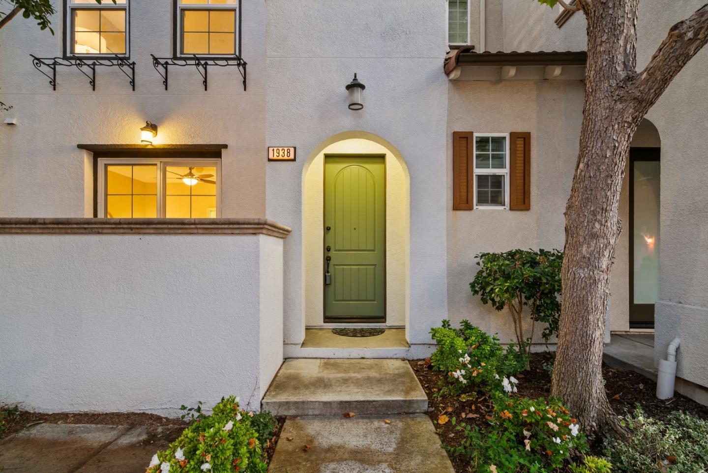 1938 Hillebrant Place