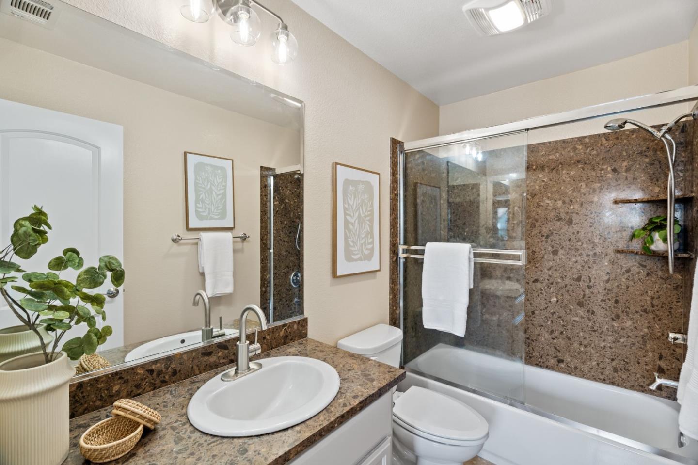 1938 Hillebrant Place