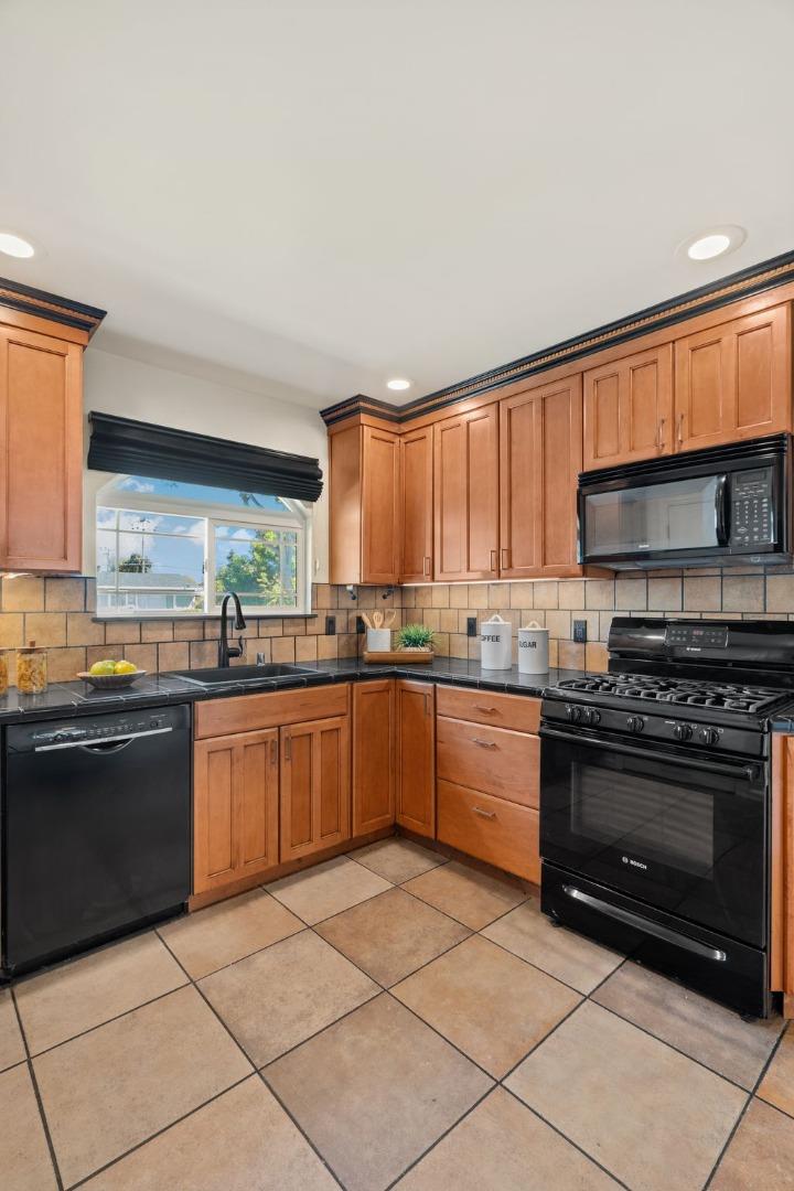 2546 Amethyst Drive