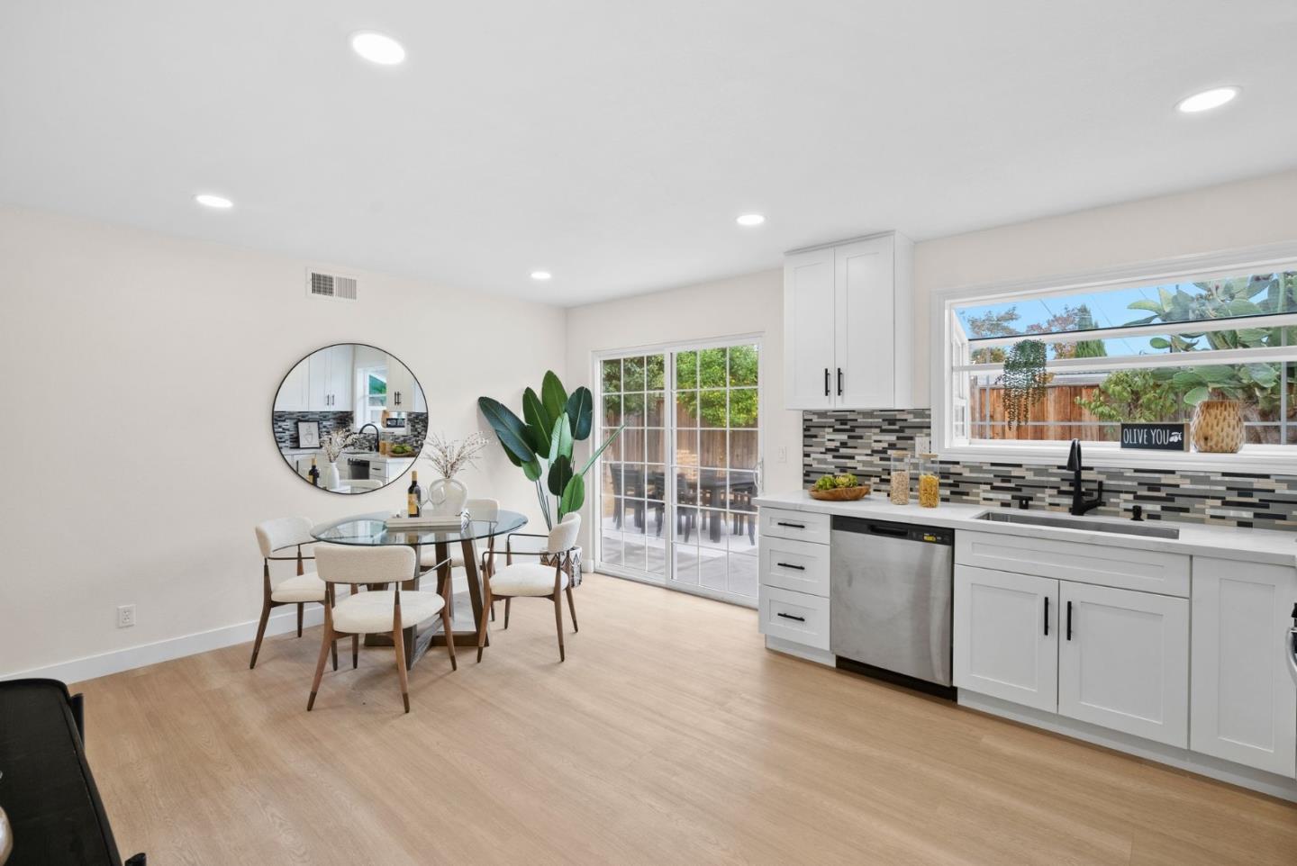 5138 Vera Lane
