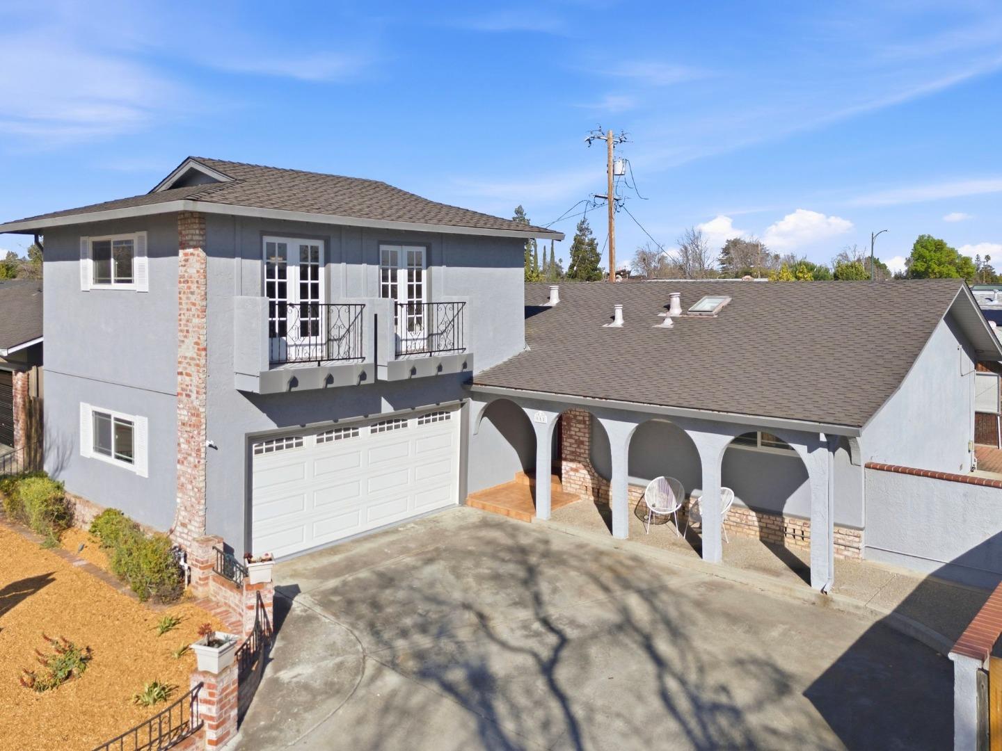 911 Inverness Way
