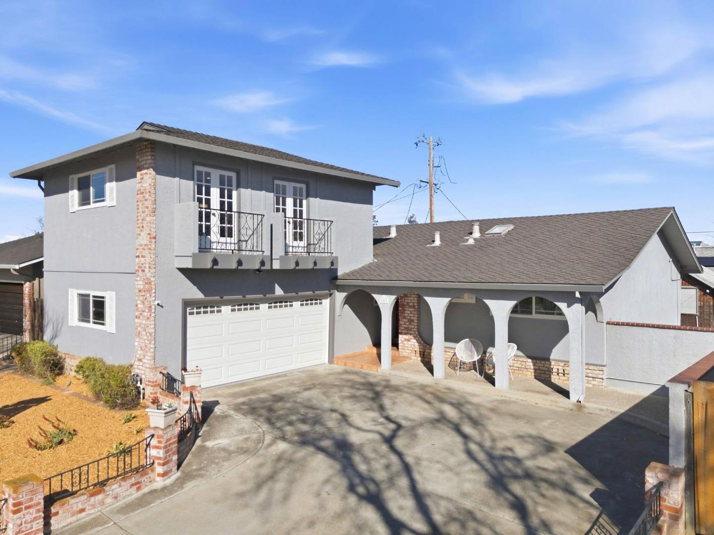 911 Inverness Way