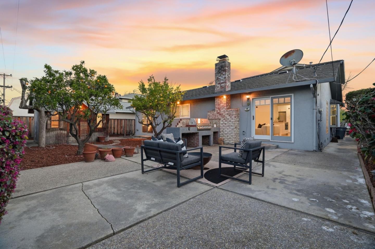 911 Inverness Way