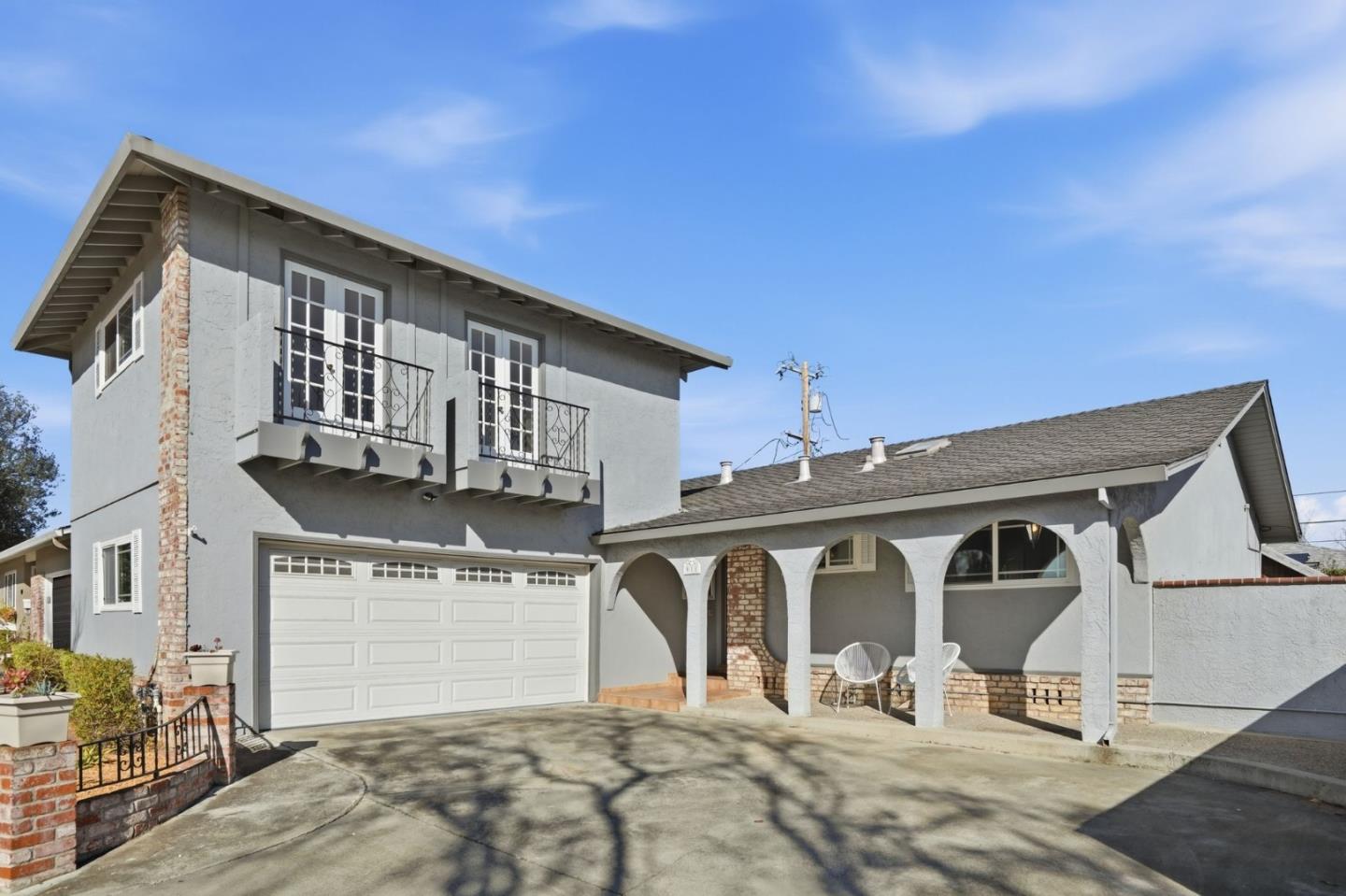 911 Inverness Way