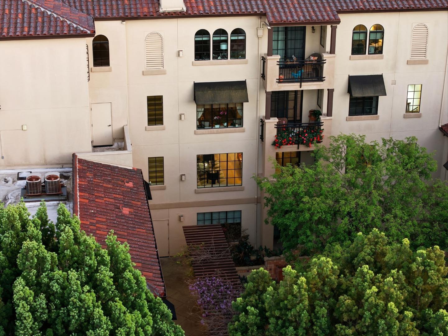 633 Elm Street 209