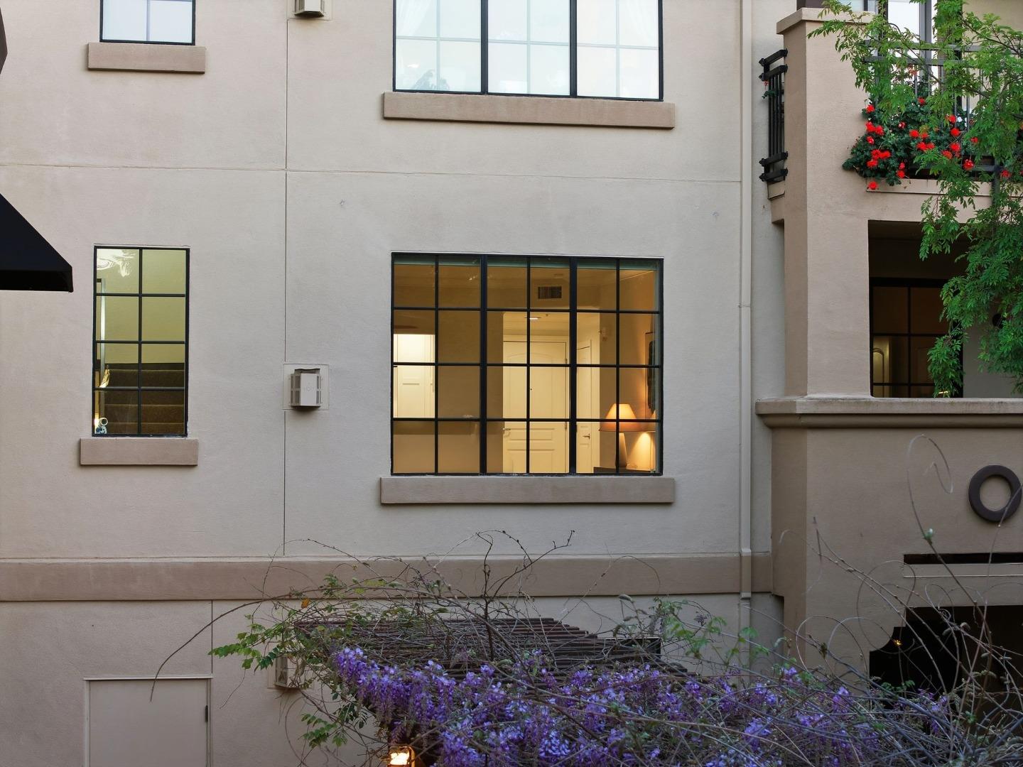 633 Elm Street 209