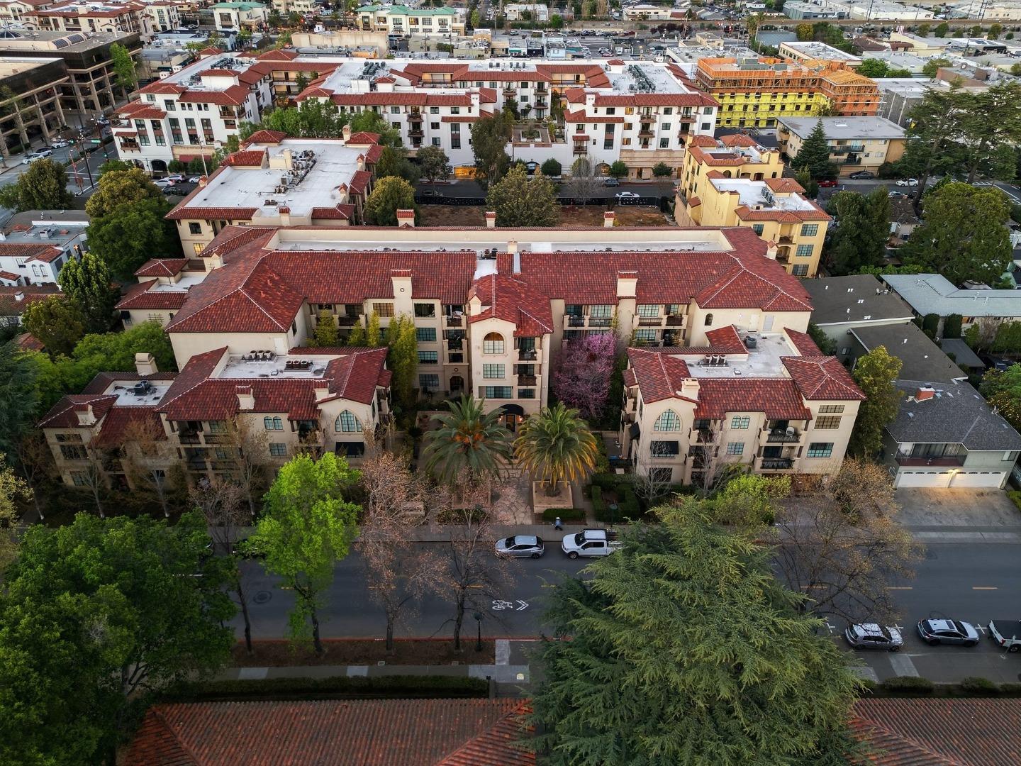 633 Elm Street 209