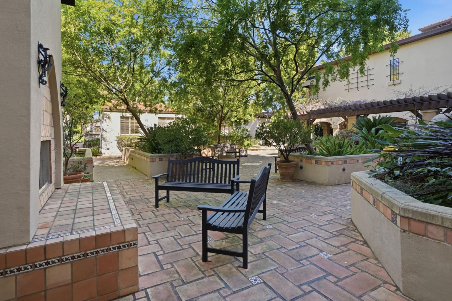 633 Elm Street 209