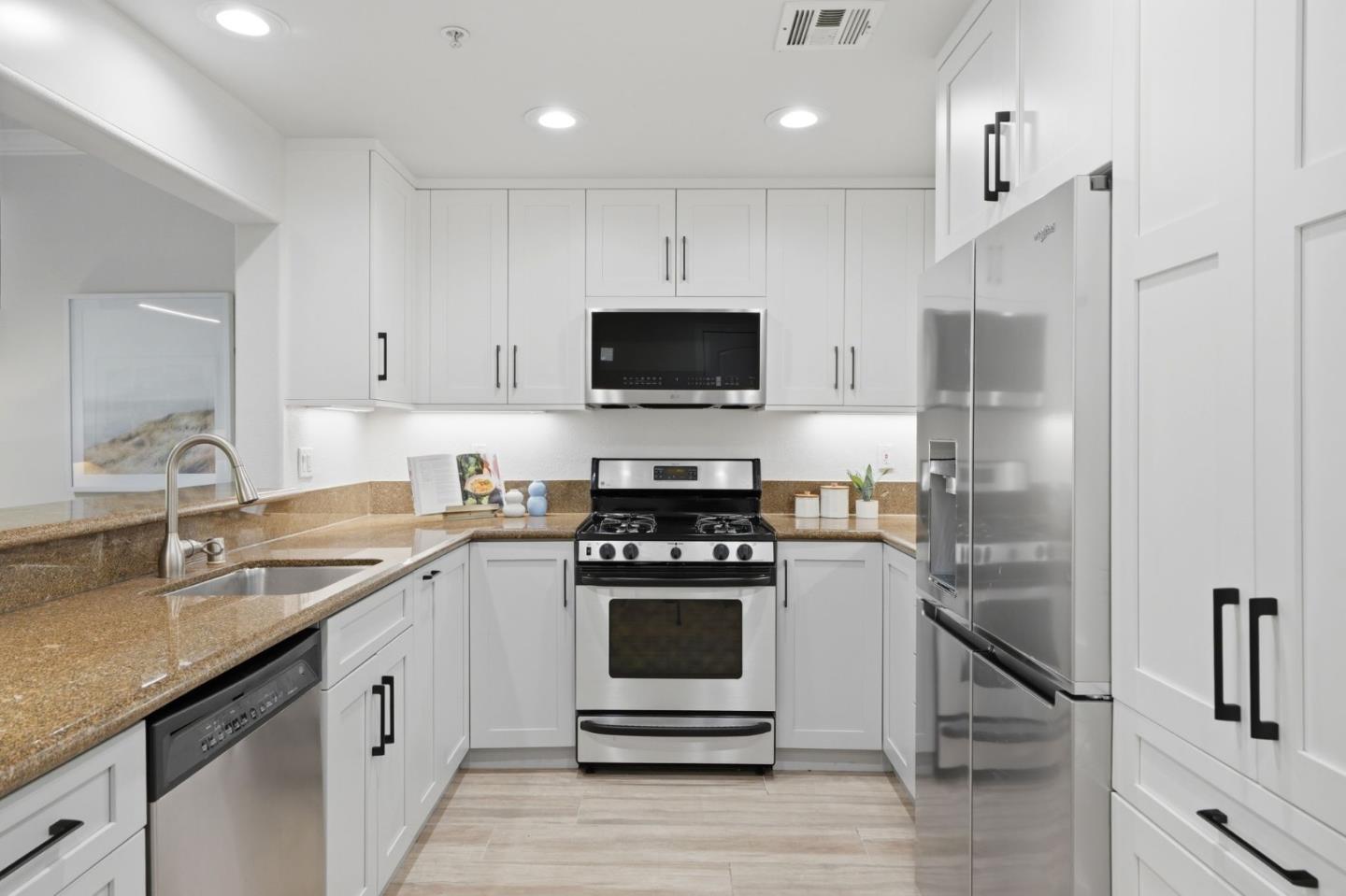 633 Elm Street 209