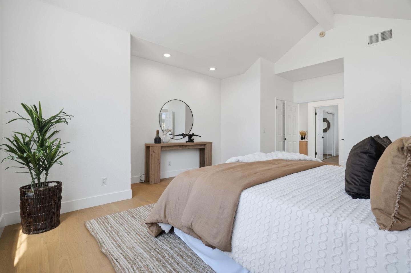 2325 De Varona PL