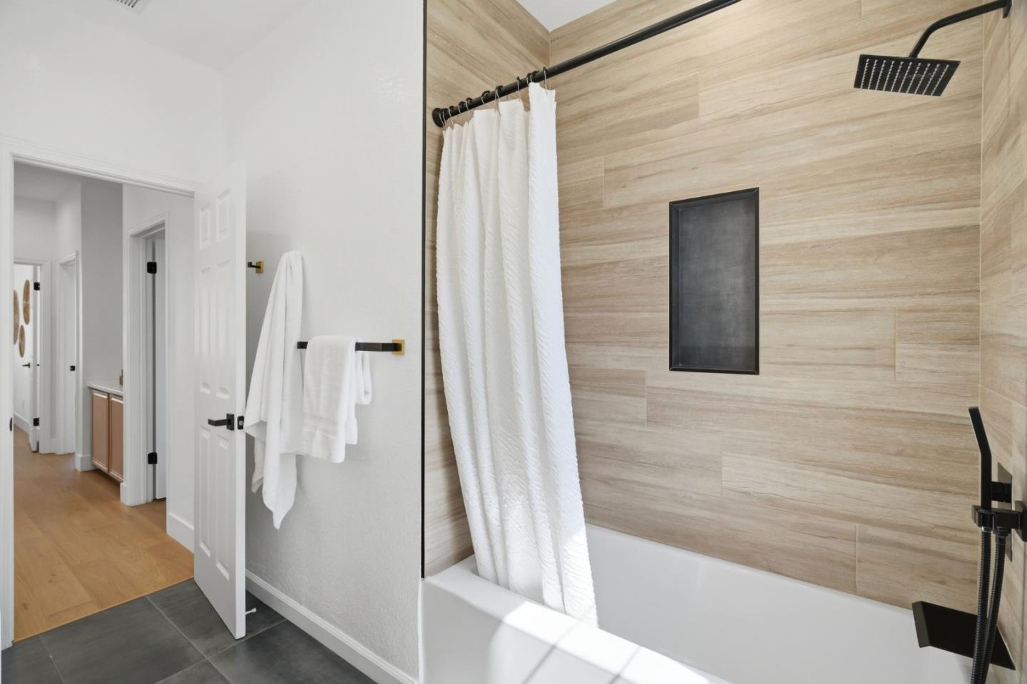 2325 De Varona PL