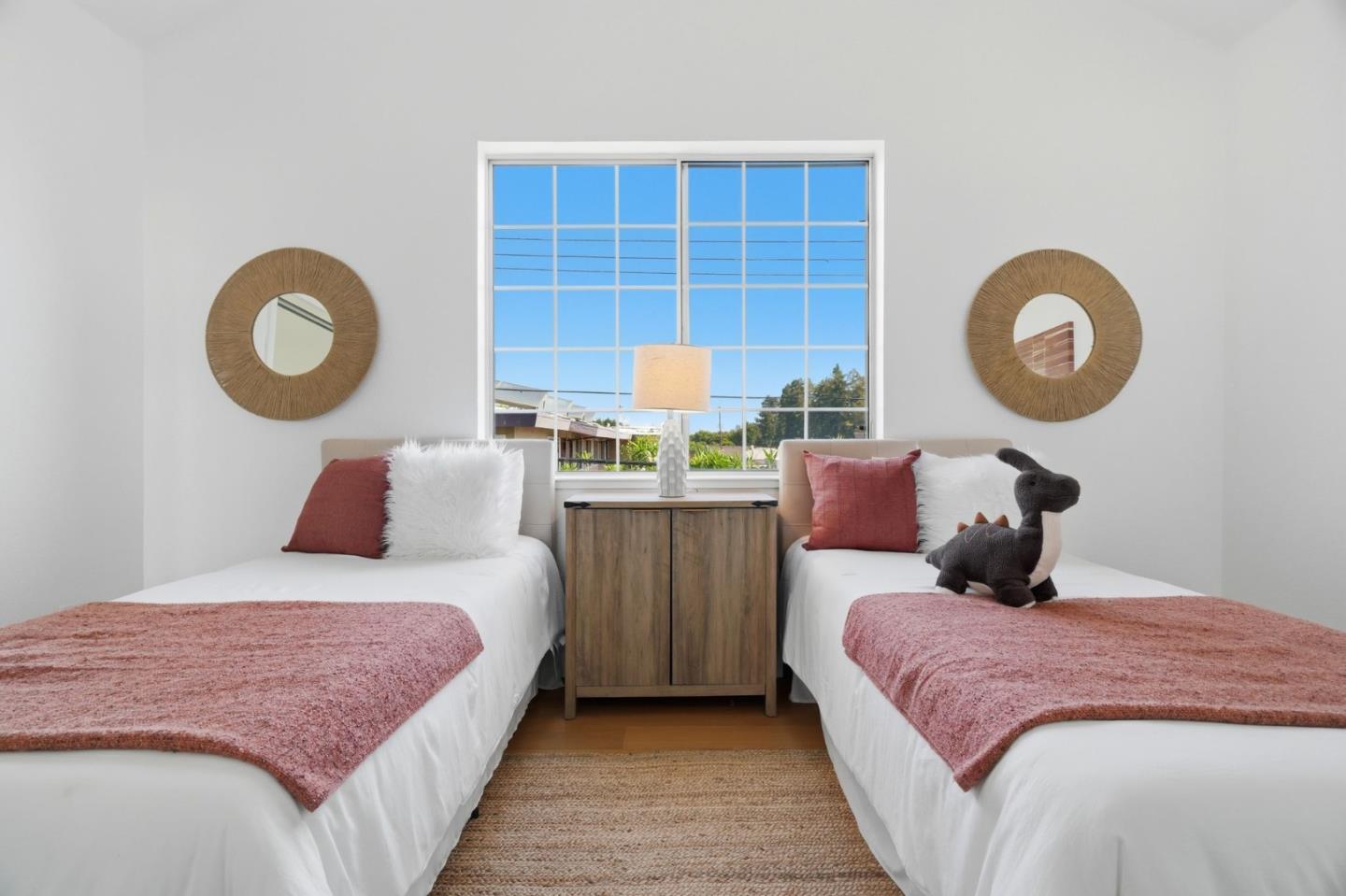 2325 De Varona PL