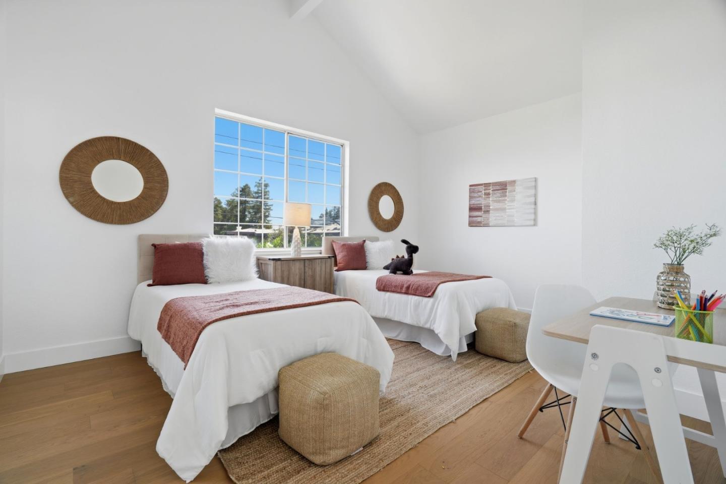 2325 De Varona PL
