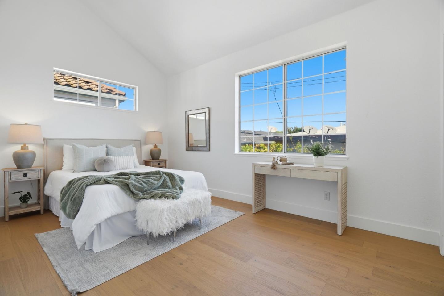 2325 De Varona PL