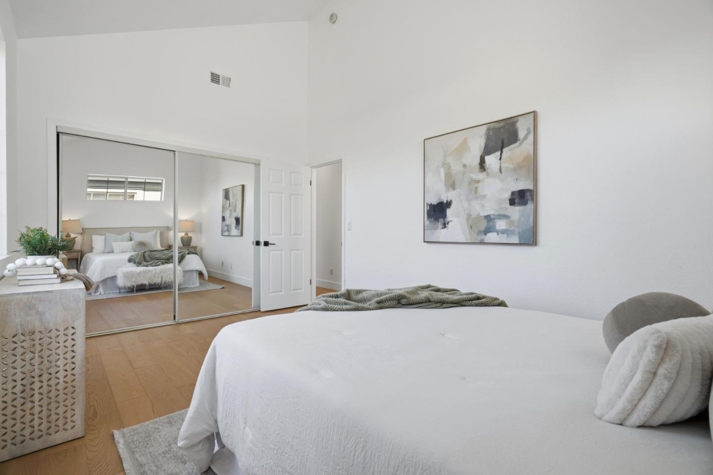 2325 De Varona PL