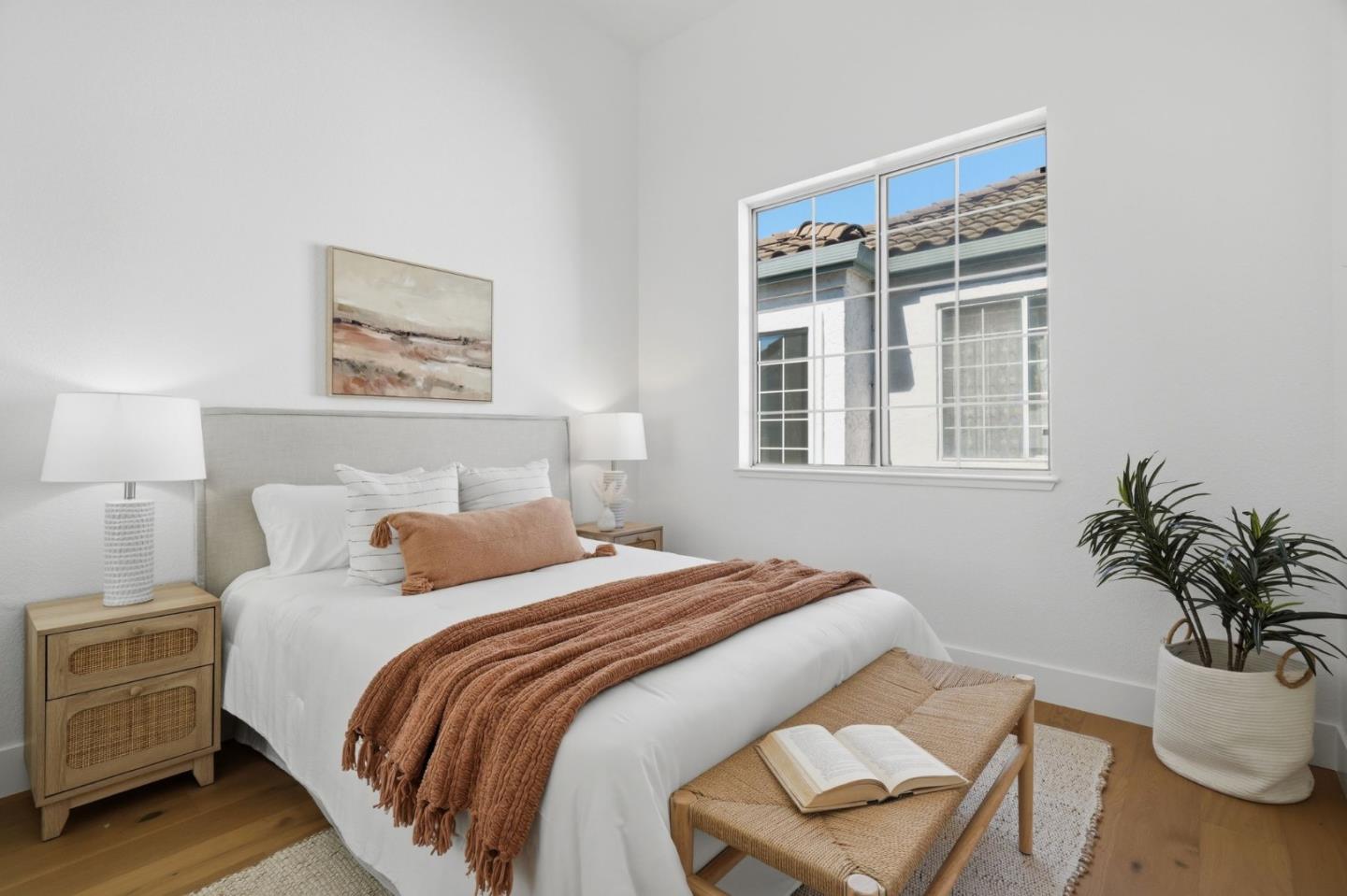 2325 De Varona PL