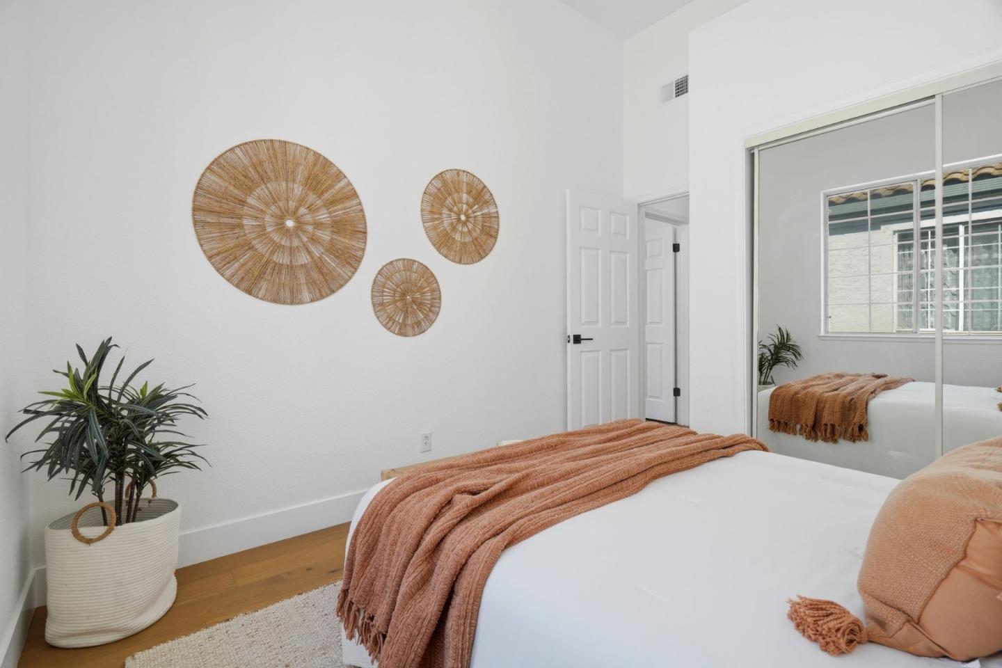 2325 De Varona PL